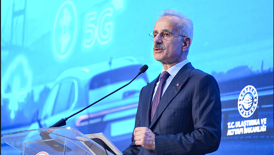 Bakan Uraloğlu'ndan ebeveynlere internet kullanımı tavsiyesi