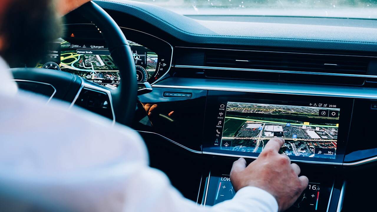 Araç içinde ekran kullanımı ve telefon tutucu yasaklandı mı? DMM’den açıklama geldi
