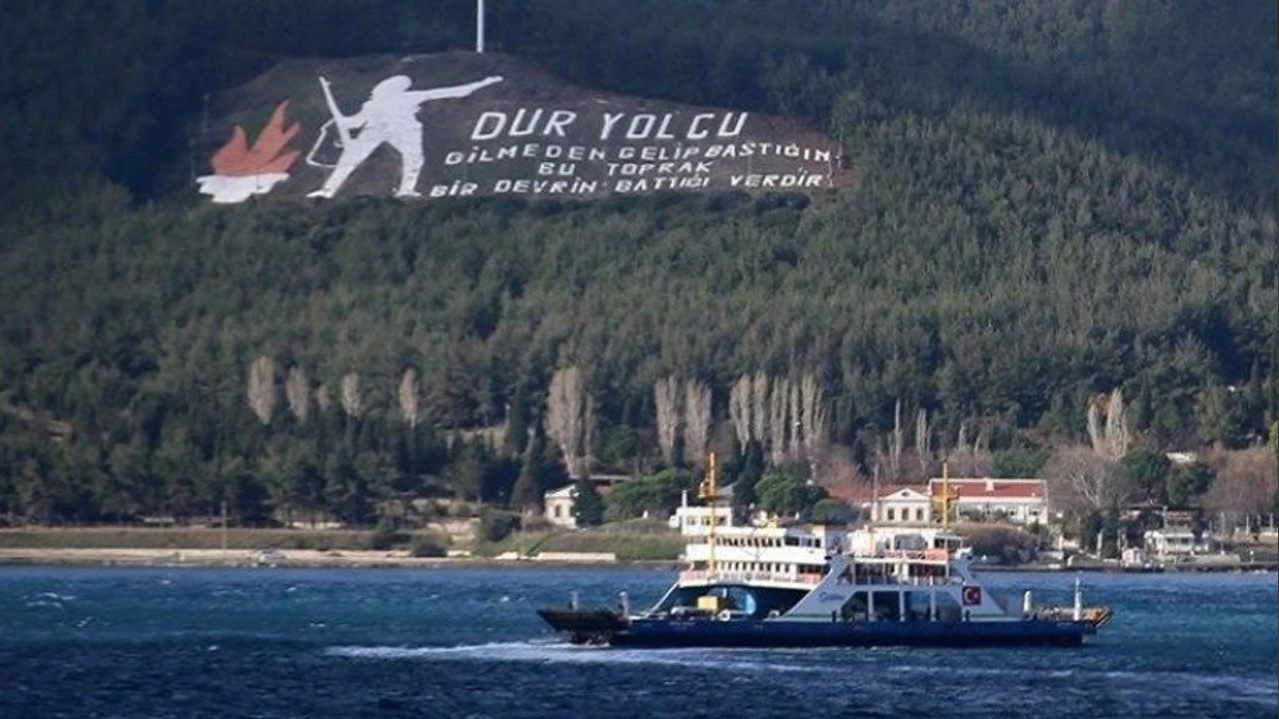 Çanakkale’de fırtına alarmı: Feribot seferleri iptal edildi