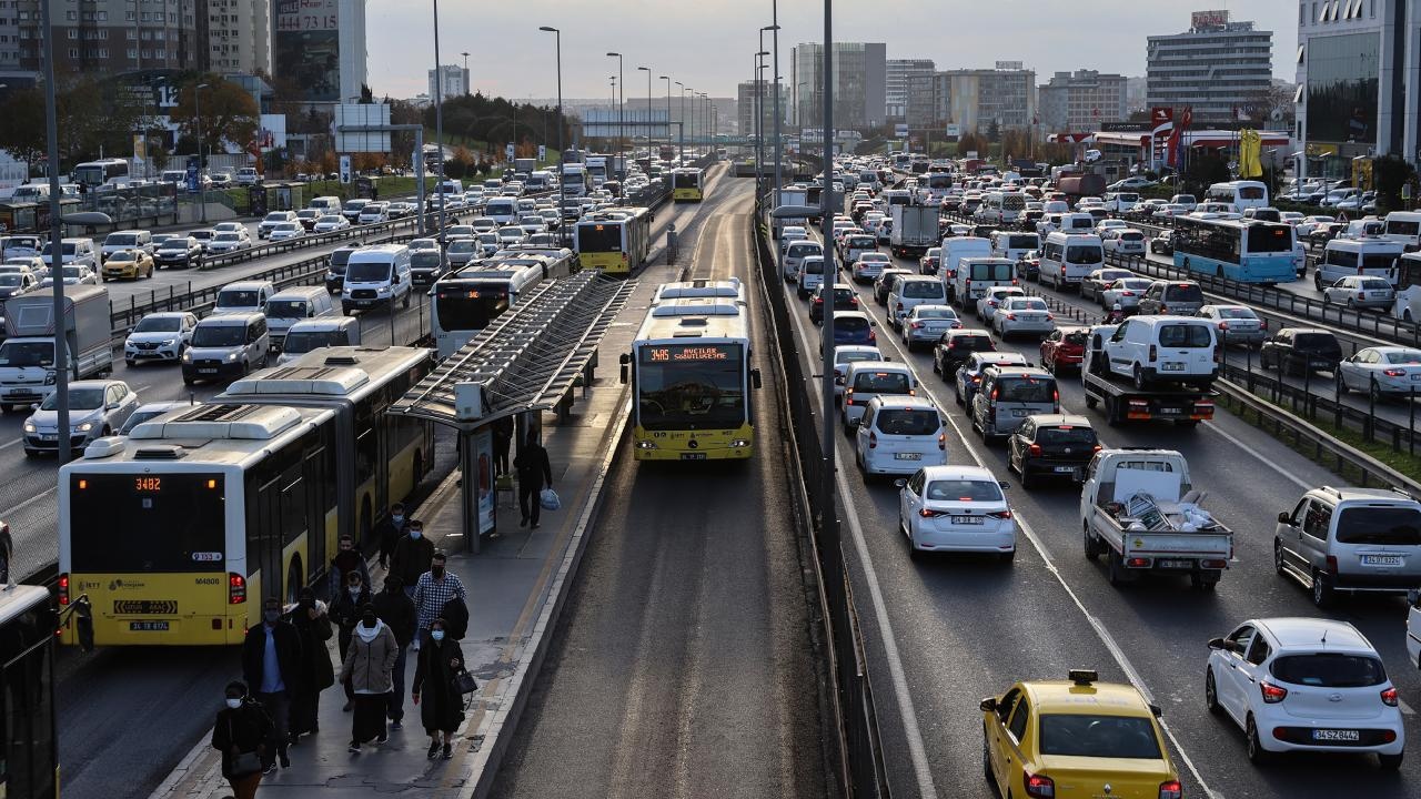 Bayram tatili trafiği vurdu: İstanbul’da uzun araç kuyrukları