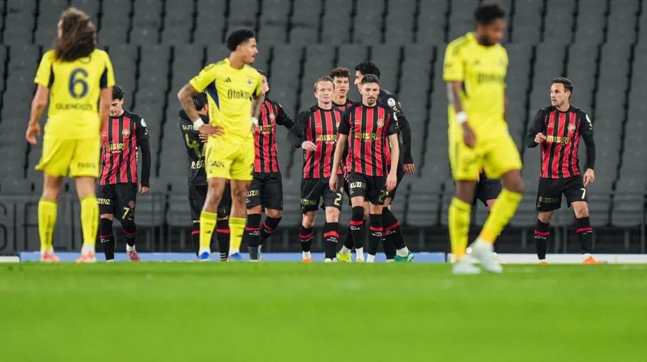 Fenerbahçe’nin şampiyonluk umudu bitti mi? Lig sonuncusundan dev galibiyet