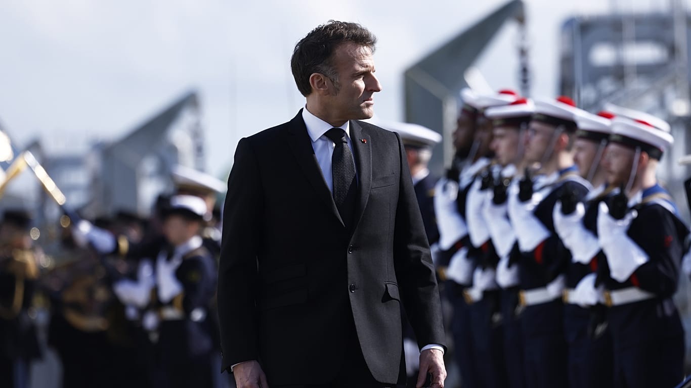 Macron’dan nükleer hamle: Fransa başlık sayısını artırıyor