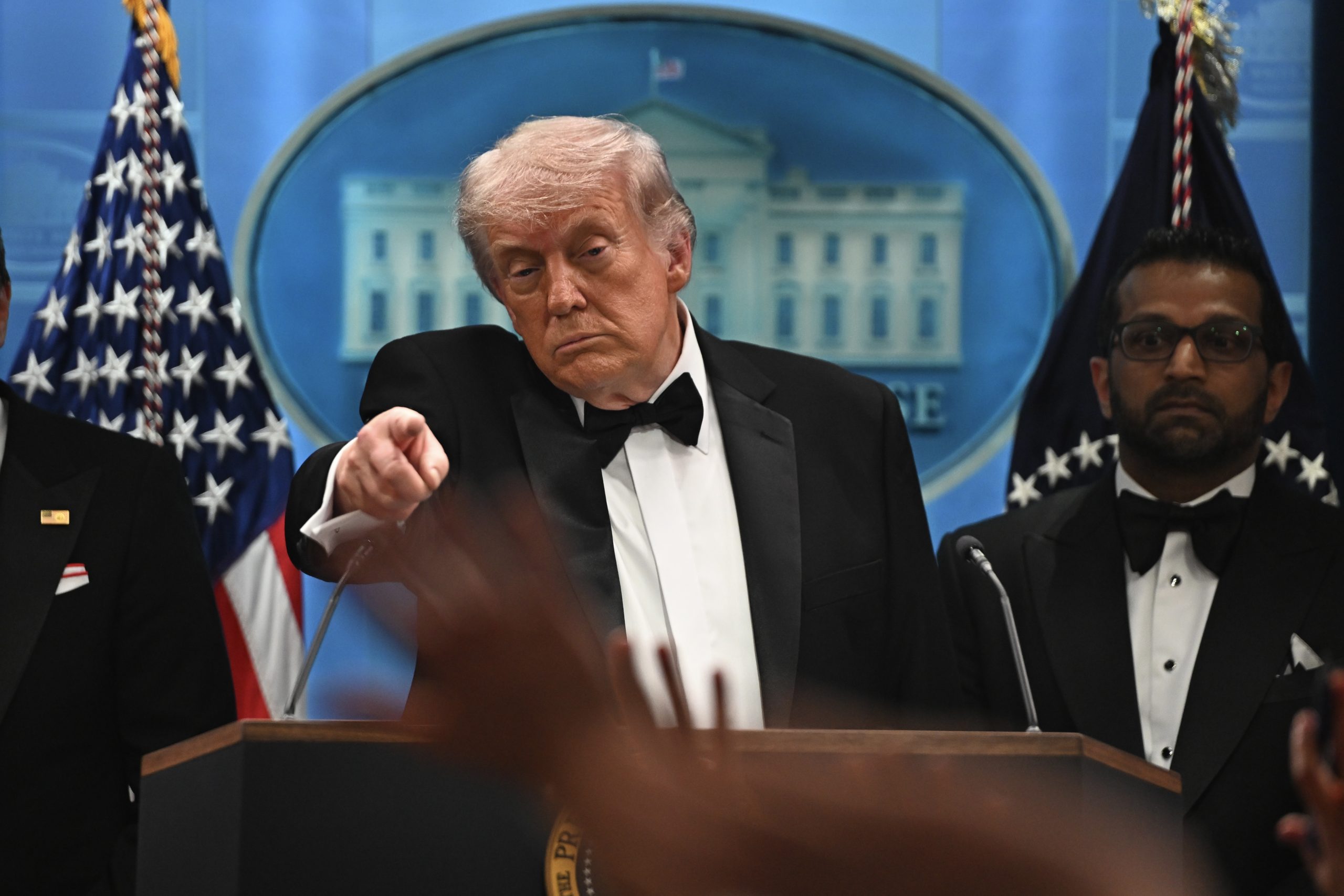 Trump’tan dikkat çeken paylaşım: “Ay bizimdir”