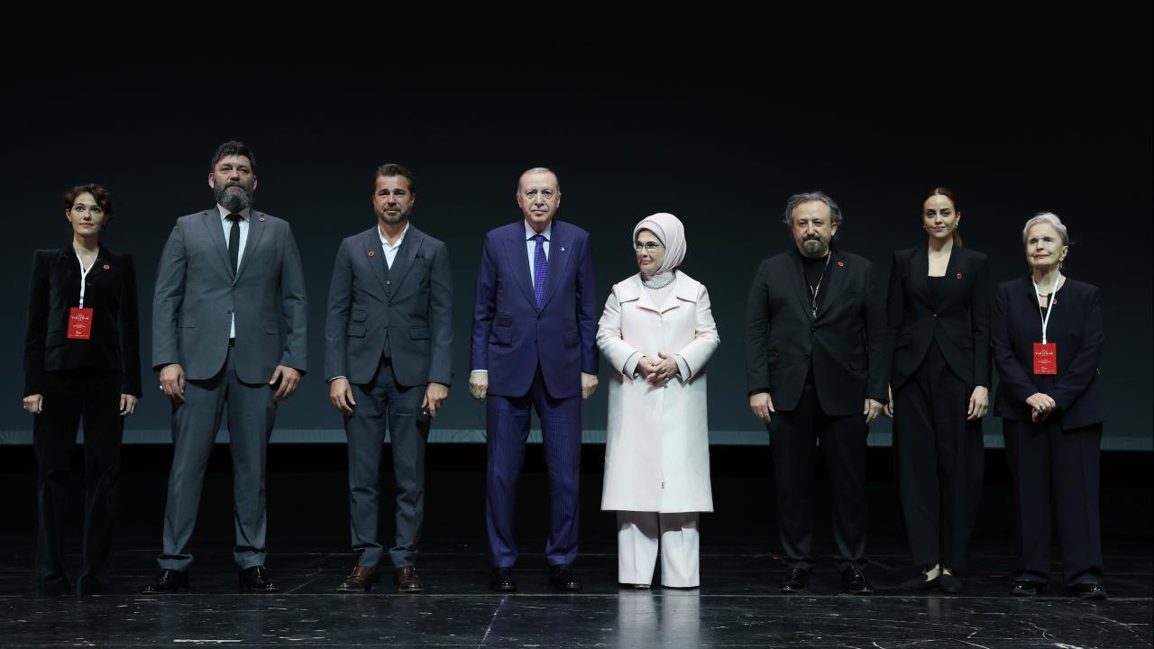 Erdoğan, Bir Adam Yaratmak filminin galasına katıldı