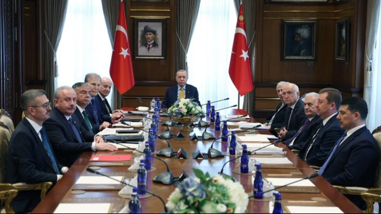 Cumhurbaşkanlığı YİK toplandı: Gündemde ateşkes ve “Terörsüz Türkiye” vardı