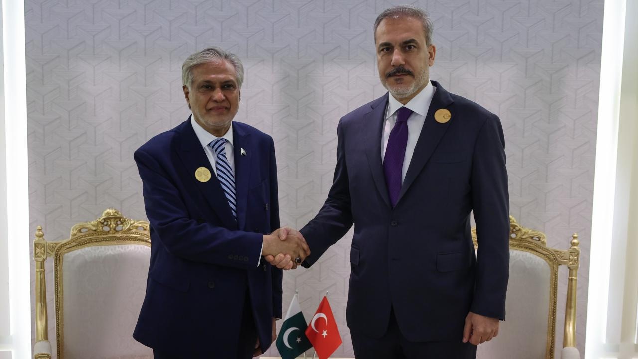 Türkiye-Pakistan arasında kritik telefon diplomasisi: Fidan ve Dar görüştü