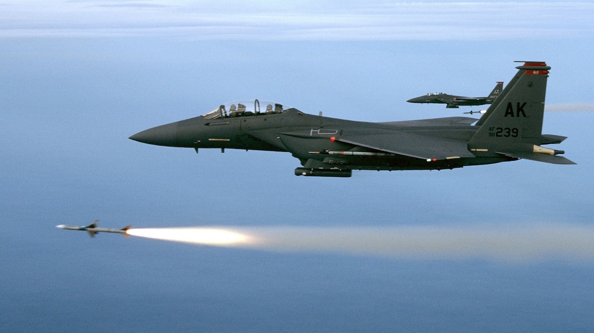 ABD, İran'da düşürülen F-15 savaş uçağı için kurtarma operasyonu başlattı