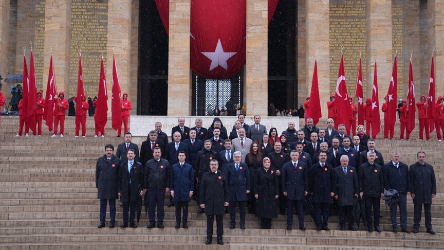 Milli Eğitim Bakanı Tekin, 23 Nisan dolayısıyla Anıtkabir’i ziyaret etti