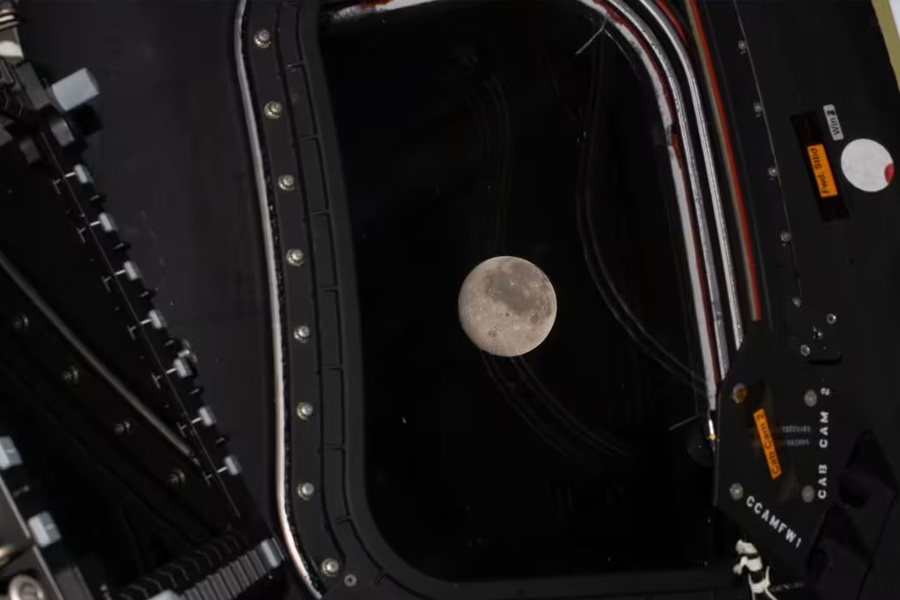Artemis II insanlı uzay uçuşlarında yeni mesafe rekoru kırdı