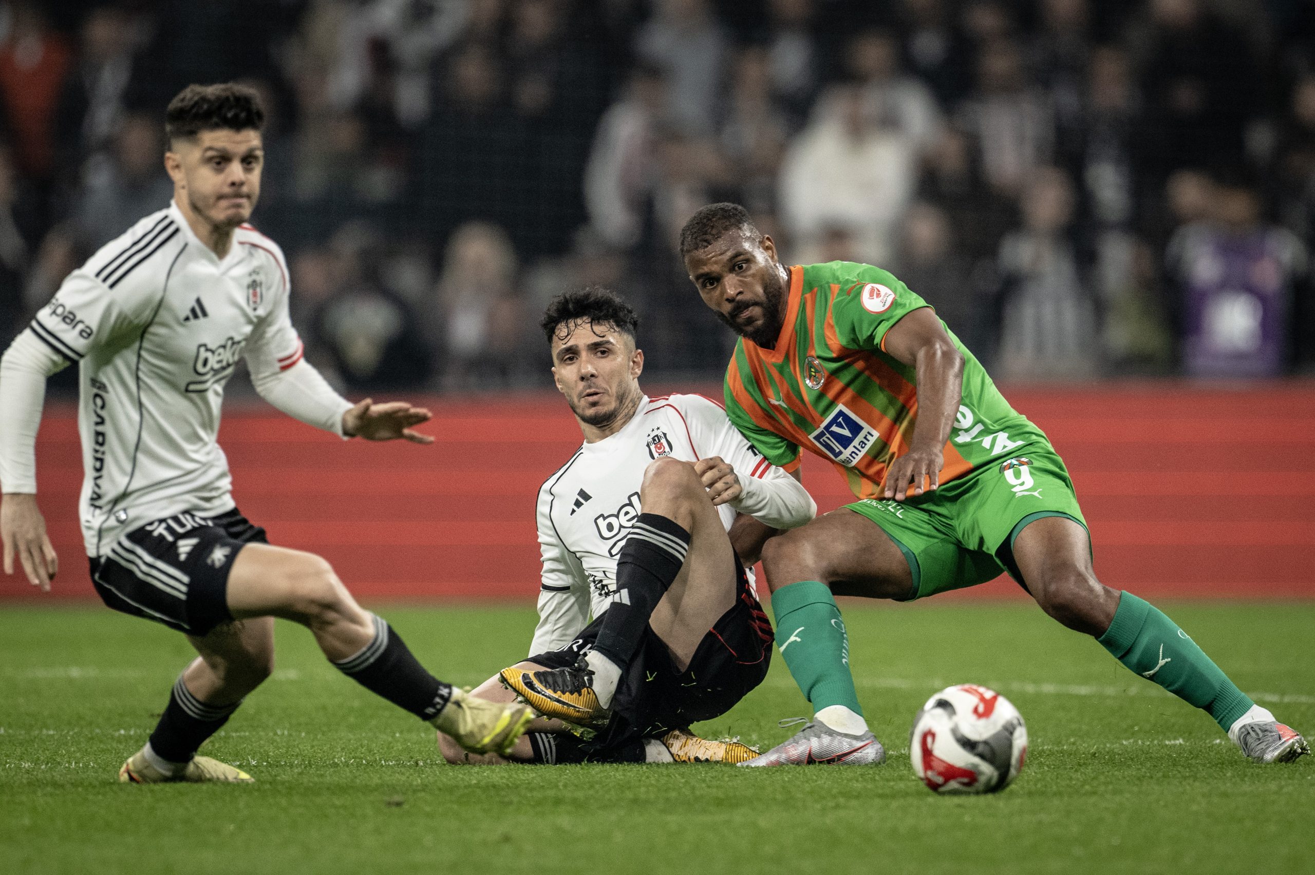 Beşiktaş Alanyaspor’u 3 golle geçti, Türkiye Kupası’nda yarı finale yükseldi