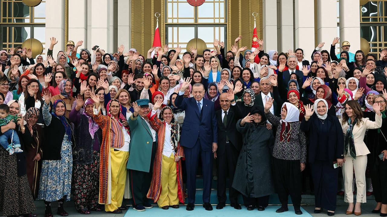 Erdoğan: Türkiye’de kadınlar için tarihi reformlara imza attık
