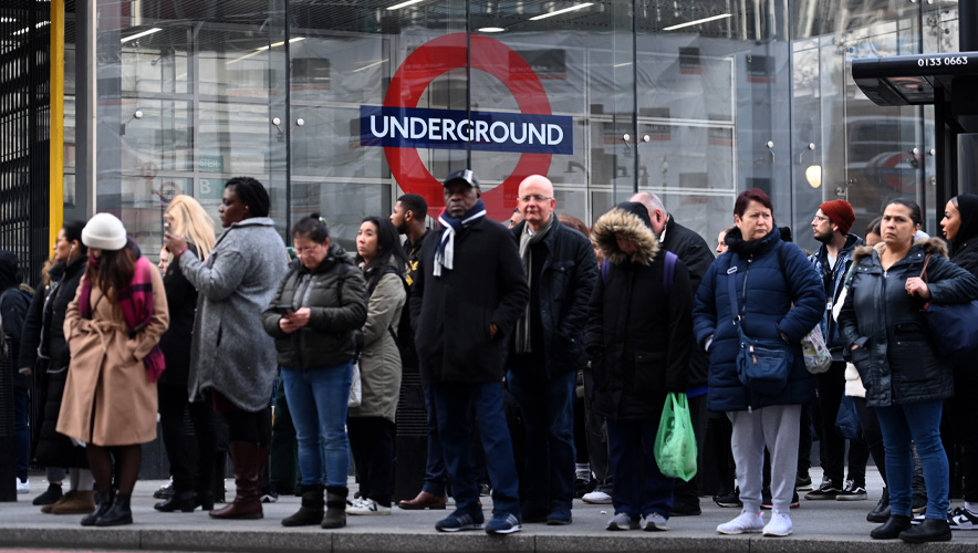 Londra’da hayat durma noktasında: Metro grevi başlıyor