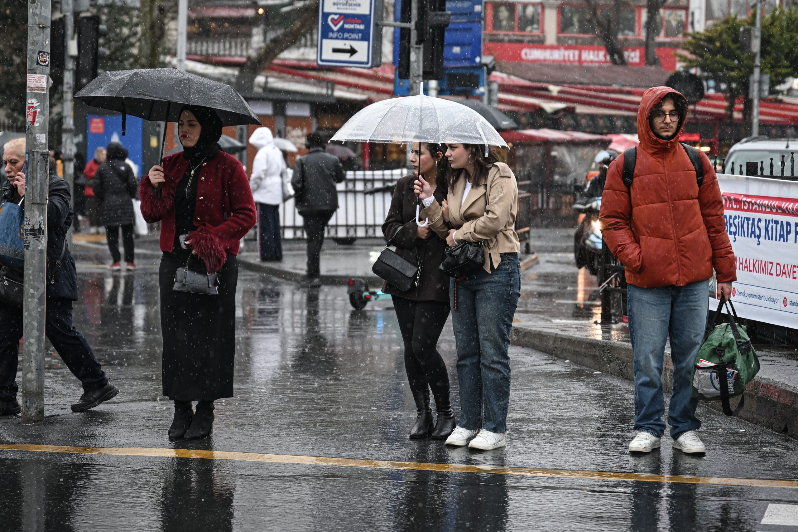 Meteoroloji uyardı: Sağanak yağış ve kuvvetli rüzgar geliyor