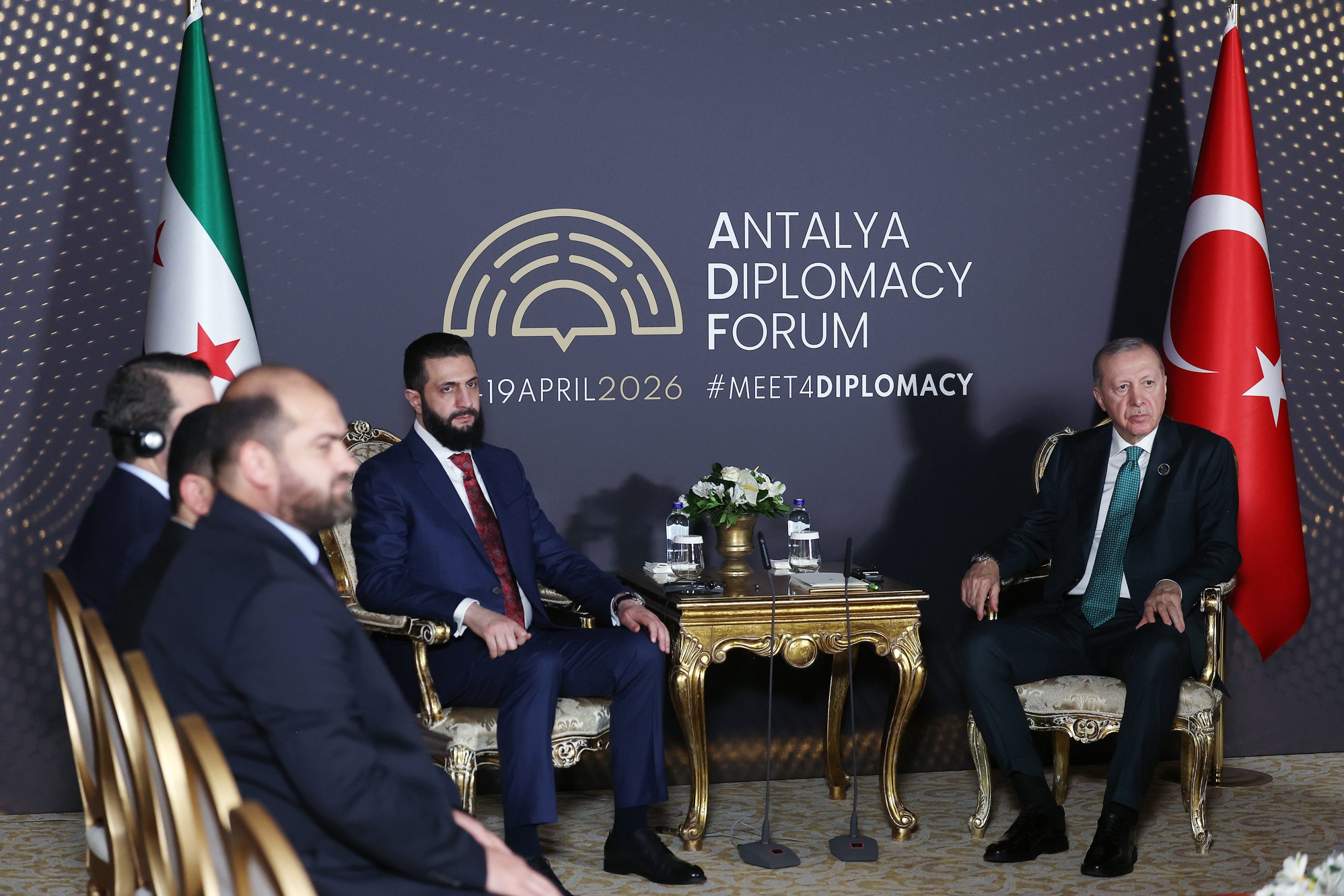Erdoğan ve Şara Antalya’da görüştü: Kritik temas dünya gündeminde
