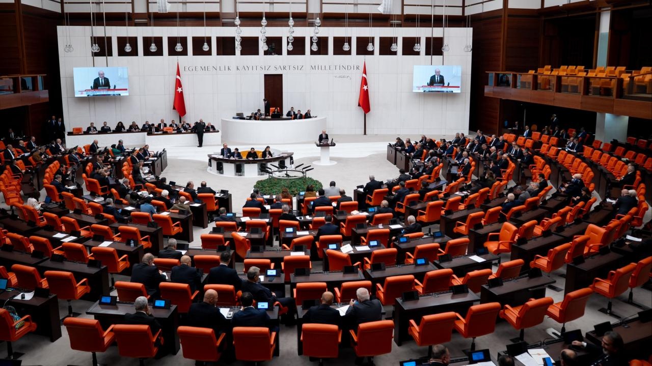 Fon teklifinde bekleyen satış talimatlarına ilişkin önerge kabul edildi