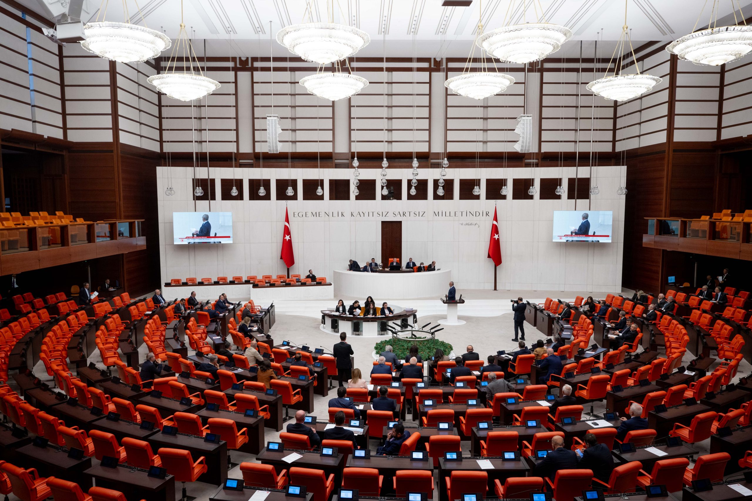 TBMM’de aidat düzenlemesi: İlk 5 madde kabul edildi