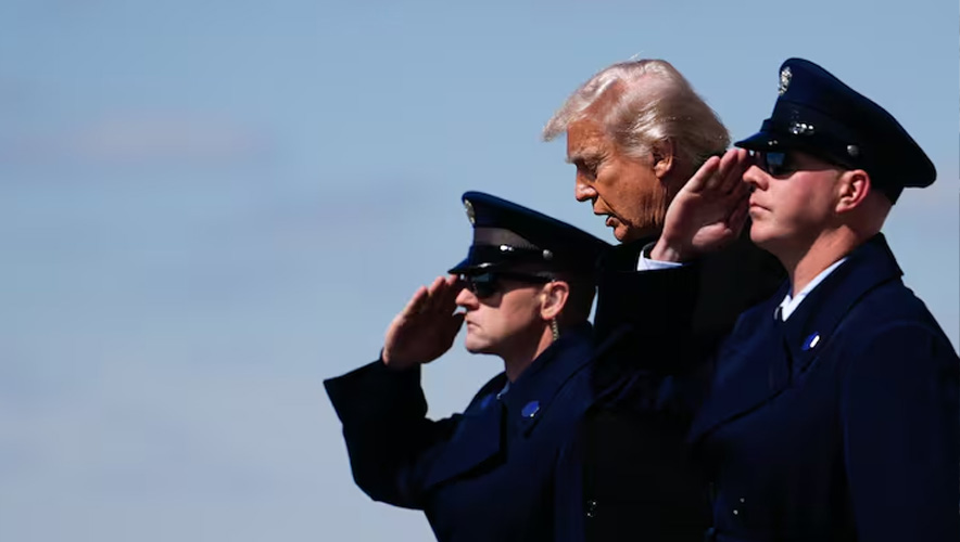 Trump'tan gelenekleri bozan ziyaret: Yüksek Mahkeme’de doğumla vatandaşlık davasına katıldı