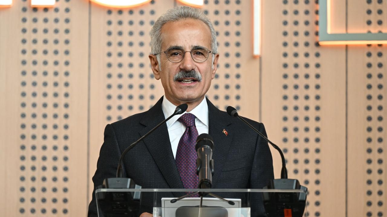 Bakan Uraloğlu’ndan kritik ulaşım uyarısı: Ulaştırmada tek hat dönemi sona eriyor