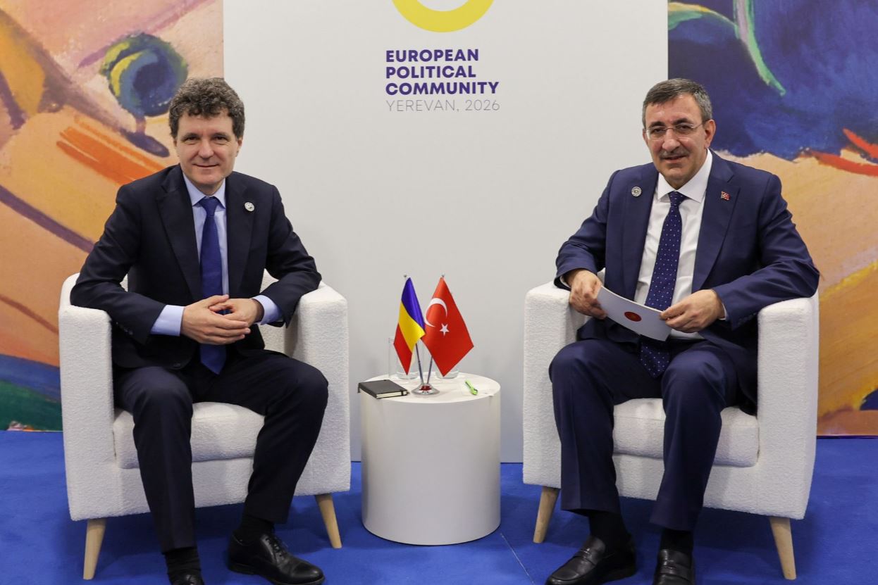 Cumhurbaşkanı Yardımcısı Yılmaz, Romanya Cumhurbaşkanı Dan ile bir araya geldi