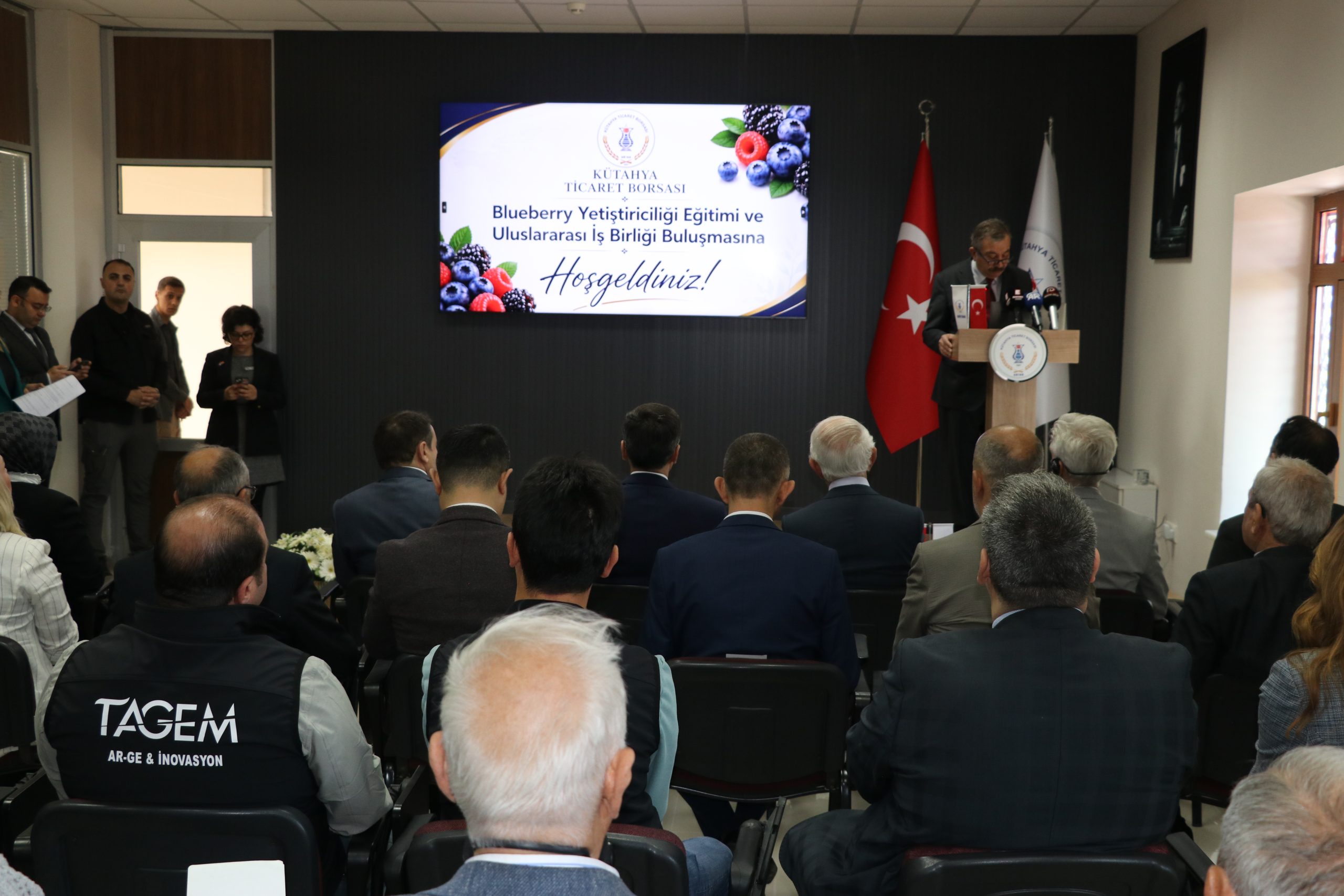Kütahya’da yaban mersini üretimi için Hollandalı uzmanlardan eğitim desteği