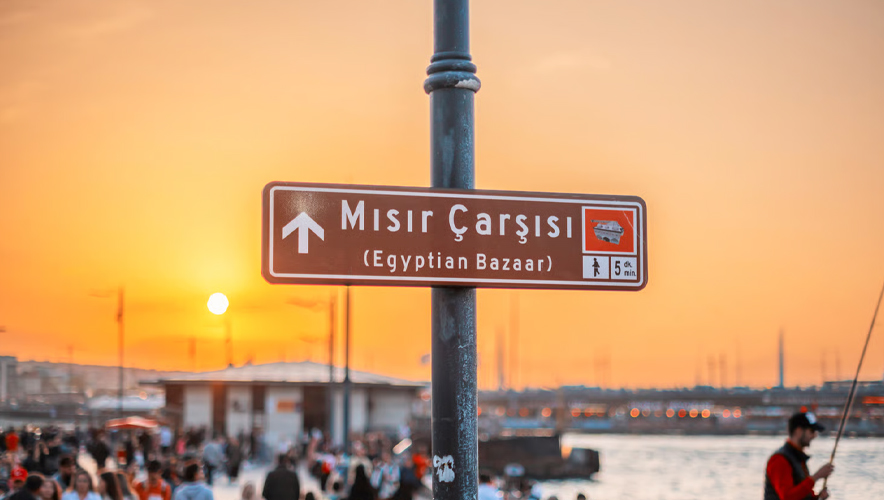 İstanbullular bayram alışverişi için Tarihi Yarımada’ya akın etti