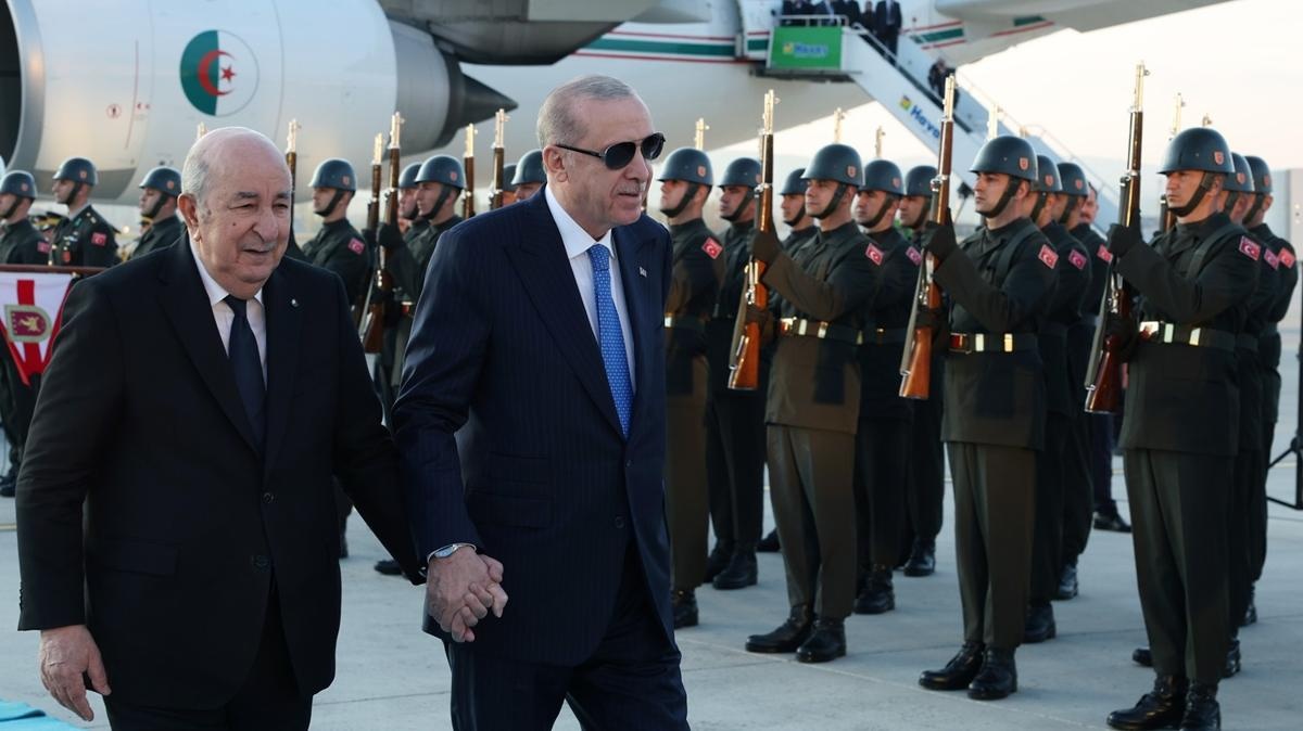 Cumhurbaşkanı Erdoğan, Cezayir Cumhurbaşkanı Tebbun’u Esenboğa’da karşıladı