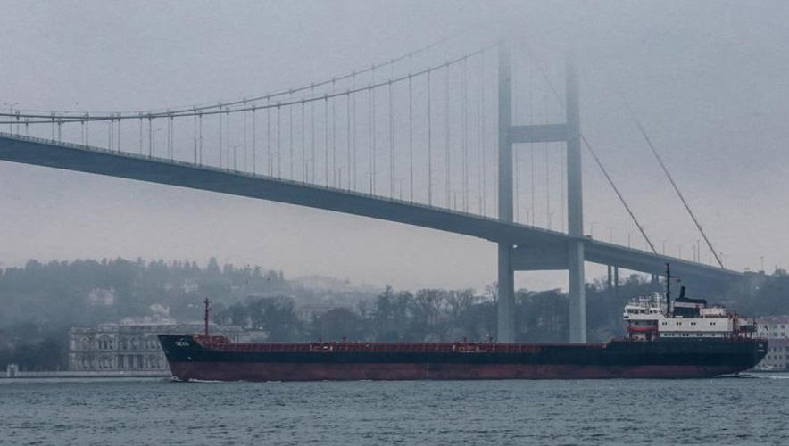 İstanbul Boğazı’nda trafik çift yönlü durduruldu