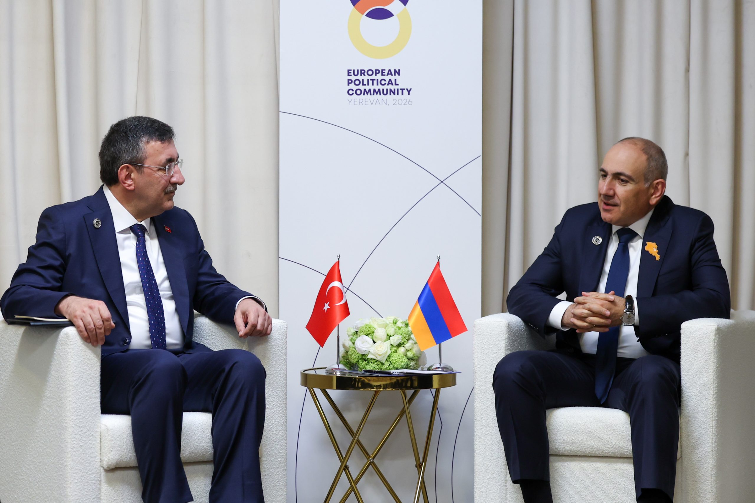Cevdet Yılmaz ve Paşinyan'dan Erivan’da kritik görüşme
