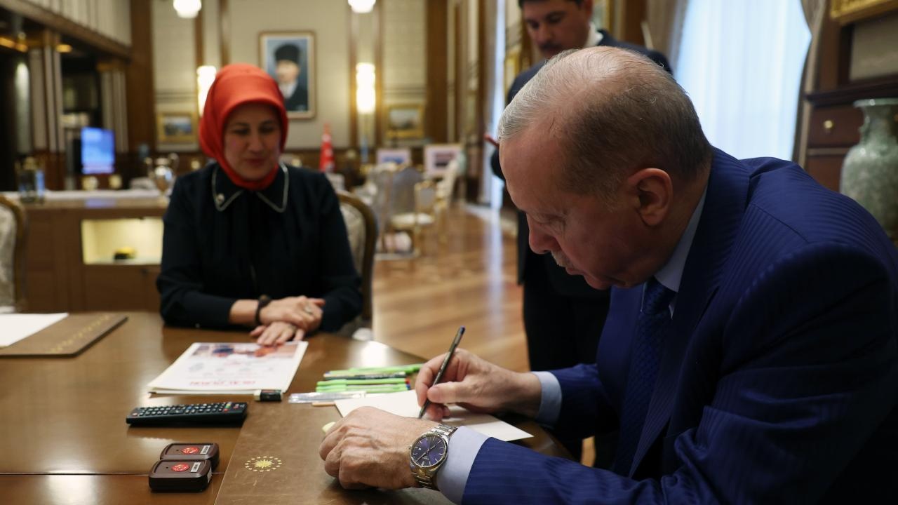 Cumhurbaşkanı Erdoğan, Türk Kızılay'a kurban bağışı
