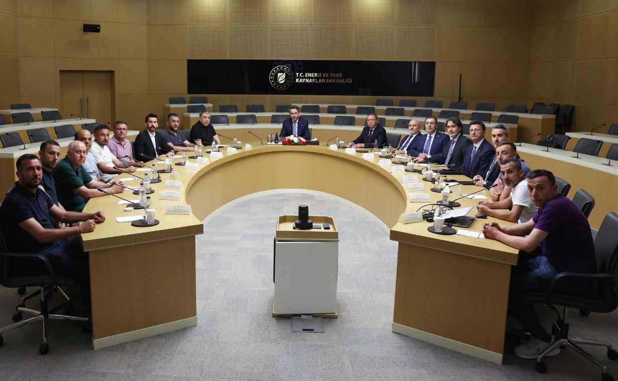 Bakan Alparslan Bayraktar, Doruk Madencilik işçilerini ağırladı