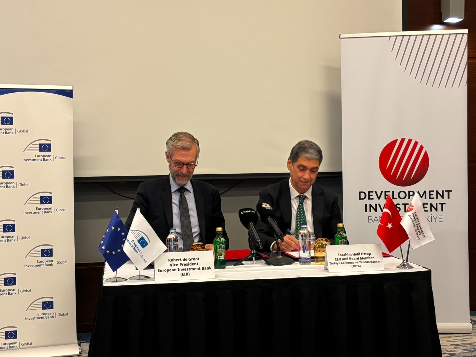 AYB, Türkiye'deki yatırım faaliyetlerine 200 milyon euroluk finansmanla yeniden başlıyor