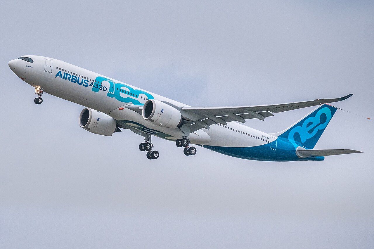 China Eastern'dan Airbus'a 25, Boeing'e 7 uçak siparişi