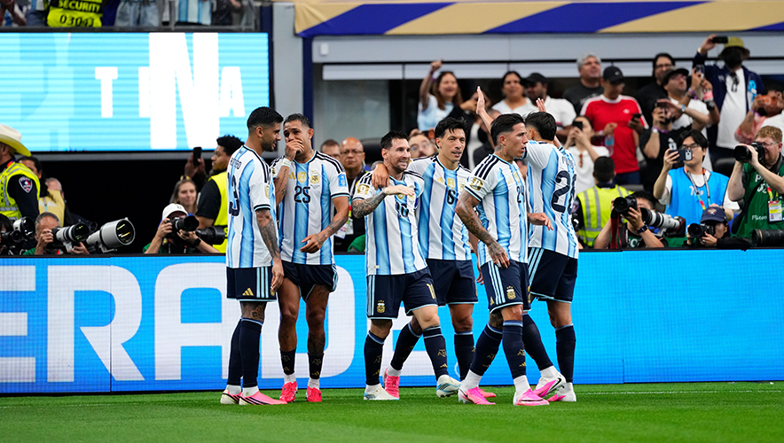Arjantin 2'de 2 yaptı, Messi golleriyle kazandırıyor