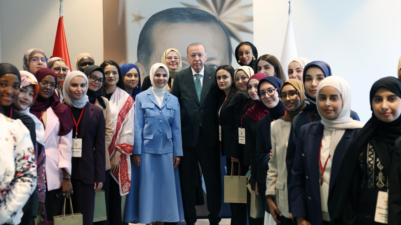 Cumhurbaşkanı Erdoğan genç Müslüman kadın liderleri kabul etti