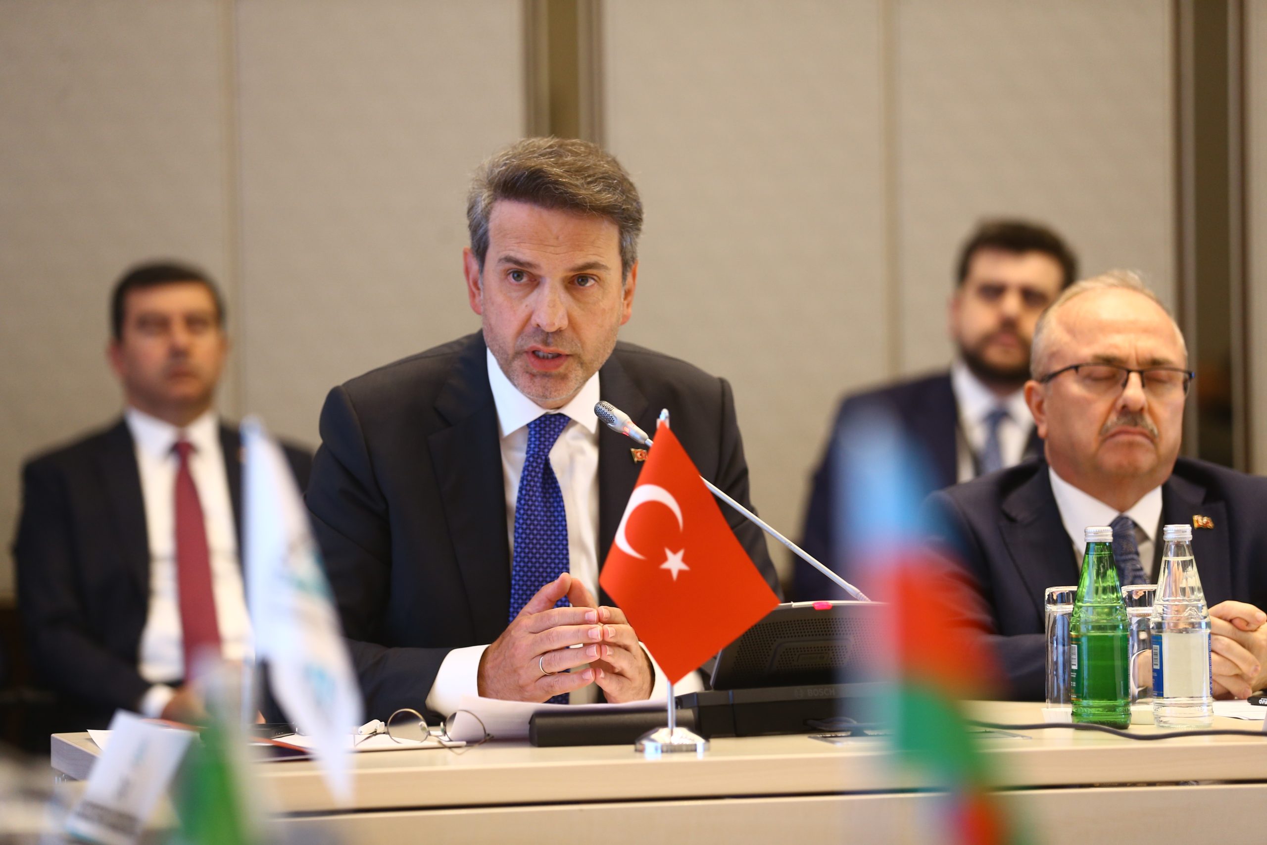 Bakan Bayraktar: Dünyanın ilk yenilenebilir enerji sertifikalı festivali Türkiye'de düzenlenecek