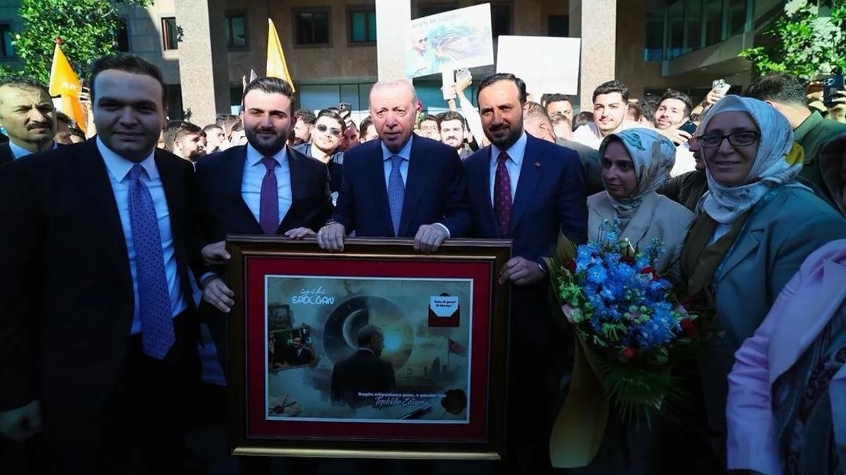 Gençlerden Cumhurbaşkanı Erdoğan'a Babalar Günü sürprizi