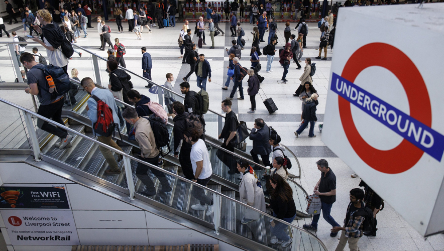 Londra'da metro grevi başlıyor: Milyonlarca yolcu ulaşım kriziyle karşı karşıya