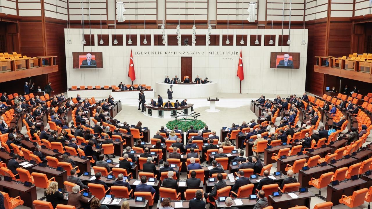 TBMM'de sandalye dağılımı değişti: AK Parti 277, CHP 136 vekile ulaştı