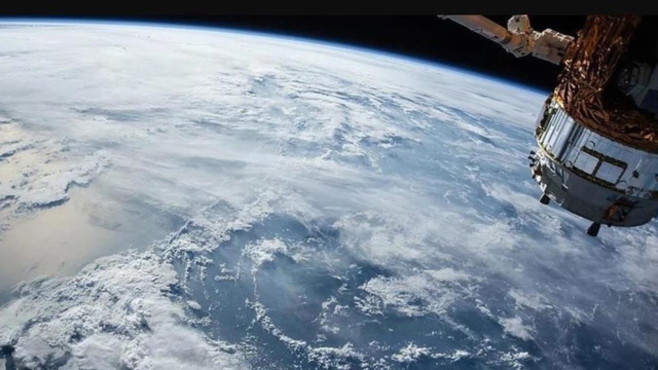 ISS'te hava sızıntısı alarmı: Astronotlar SpaceX kapsülüne sığındı