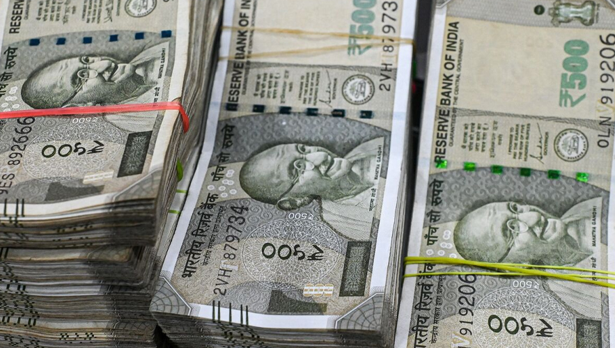 Hindistan rupiyi korumak için 7 milyar dolar sattı
