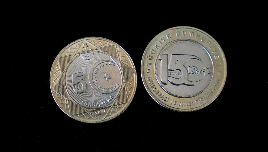 15 Temmuz'un 10. yılına özel 5 lira tedavüle çıktı