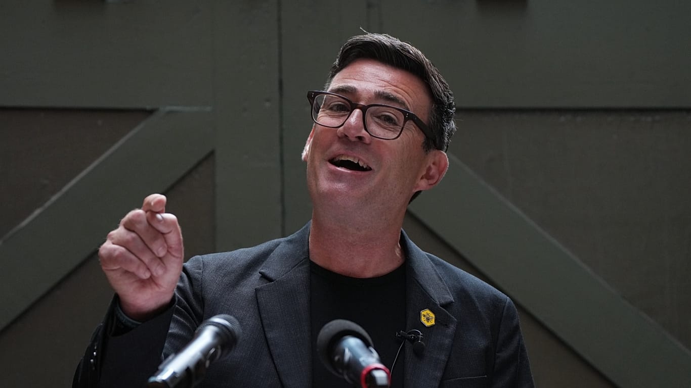 Andy Burnham'ın ilk sınavı: Trump'ın İngiltere üslerini kullanmasına izin verecek mi?