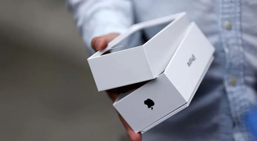 Akıllı telefon dünyasında dengeler değişti: Apple ilk üçü kapattı