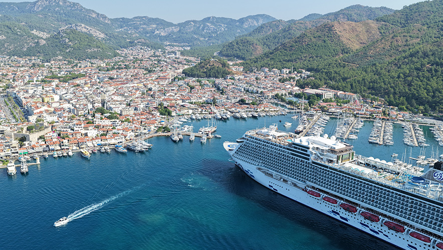 Aroya kruvaziyeri Marmaris'e 3 bin 210 turist getirdi