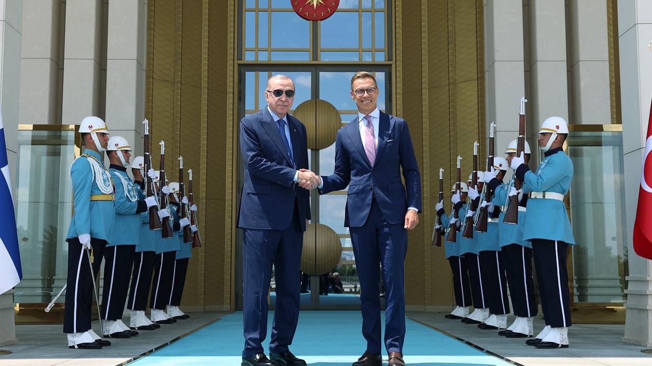 Erdoğan, Finlandiya Cumhurbaşkanı Stubb ile NATO Zirvesi'nde görüştü