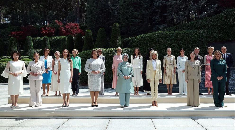 Emine Erdoğan, NATO marjında lider eşleriyle Çankaya Köşkü'nde bir araya geldi