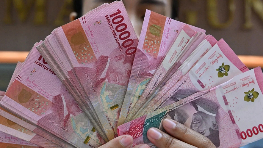 Endonezya rupisi dolar karşısında geriledi