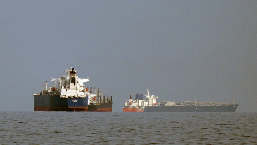 Hürmüz'de tansiyon yükseliyor: Tanker alıkonuldu, bir gemi vuruldu