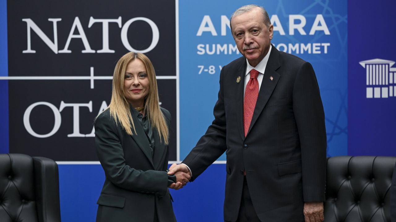 Meloni, Cumhurbaşkanı Erdoğan'ı NATO Zirvesi için tebrik etti