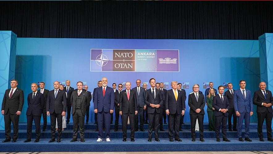 NATO Zirvesi'nde liderlerden aile fotoğrafı